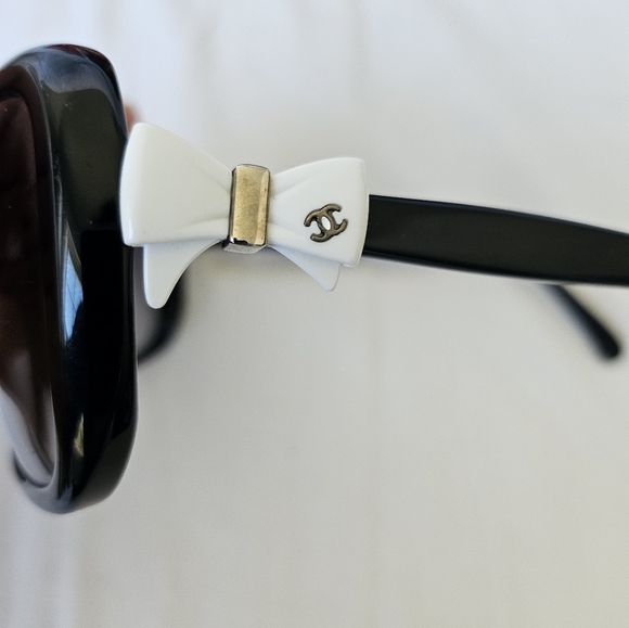 EUC Chanel White Bow Sunglasses - Picture 7 of 10